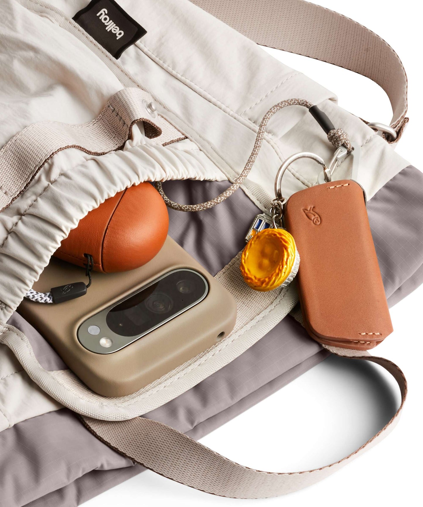 Bellroy Cinch 9 Bucket Handtasche oat