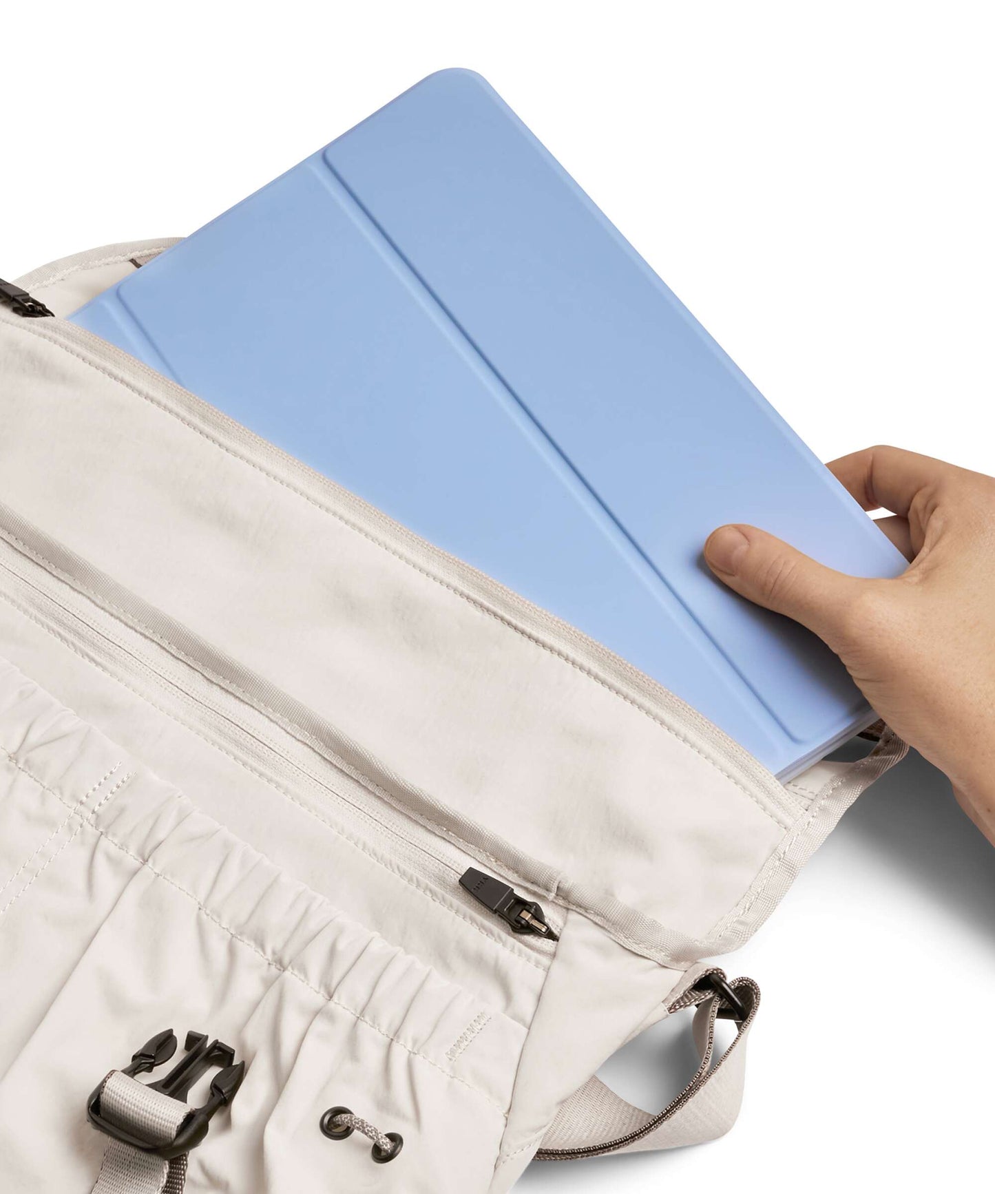 Bellroy Cinch 12 Kuriertasche oat