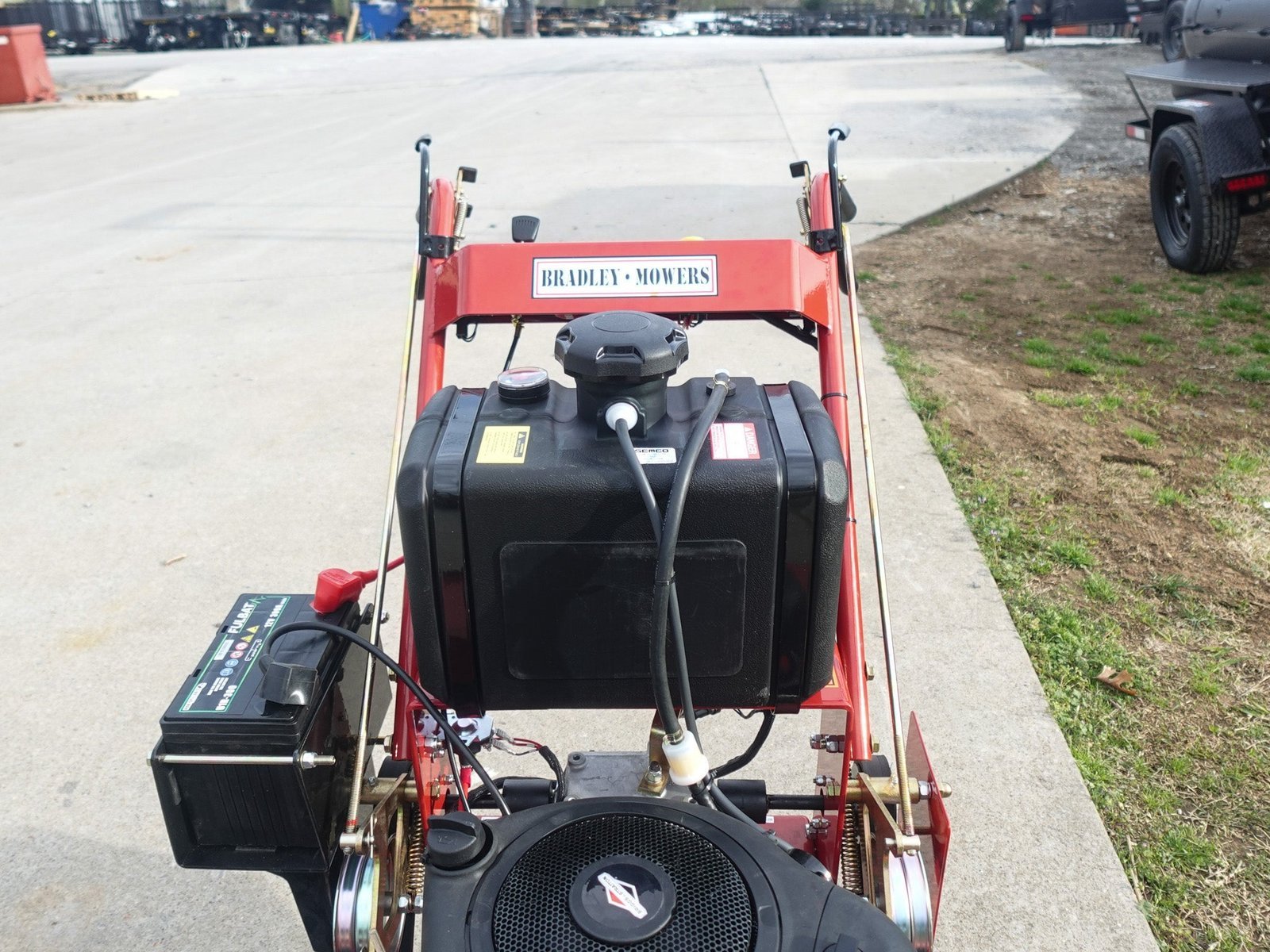Bradley 36BDE-BS17 36″ Belt Drive E-Clutch Walk Behind Mower 17.5HP Briggs - Image 8