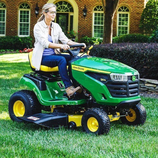 John Deere S100 17.5 HP GAS 42 in. Hydrostatic Riding Lawn Tractor - Image 6
